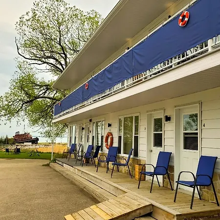 Les Petits Studios Du Bord De L'Eau Saint-Joseph-de-la-Rive Exterior photo
