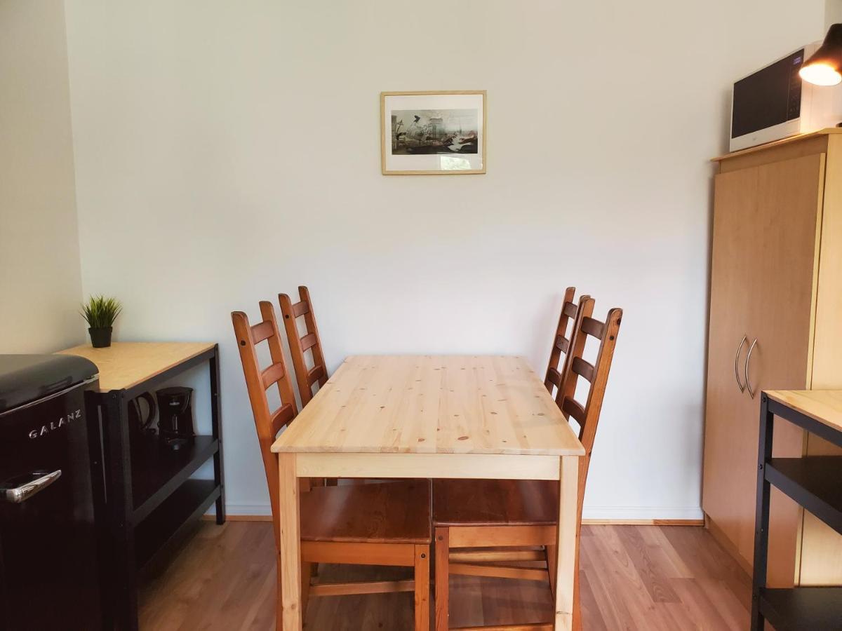 Les Petits Du Bord De L'eau Apartment *